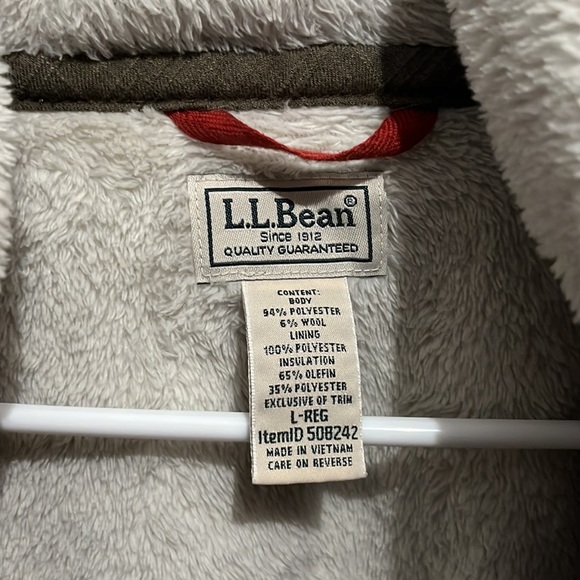 An olive green button up wool-lined men’s jacket - Picture 2 of 3